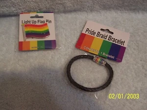 Braccialetto intrecciato PRIDE e spilla bandiera/spilla nuovo in confezione - Foto 1 di 3