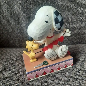Figurina San Valentino Jim Shore Peanuts SNOOPY STRING HEARTS 6007937 *DANNEGGIATA - Foto 1 di 7