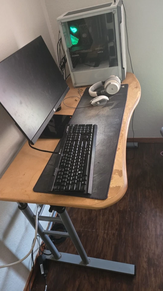 PC para juegos (SD 1,5 TB, RX 6600, I9-9900K, 16 GB de RAM DDR4) Foto 1 de 1