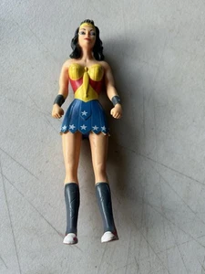 WONDER WOMAN BENDABLE TM & DC COMICS 5.5” ACTION FIGURE RUBBER TOY Figure - Picture 1 of 4