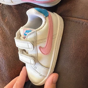 Nike Court Royale (TDV) Kleinkind Schuhe 833537-110 weiß pink blau - Bild 1 von 9