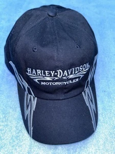 NUEVO SIN ETIQUETAS Harley Davidson Bordado Negro y Plata Llama Ajustado 2XL Gorra Llamas - Imagen 1 de 9