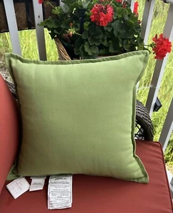 NWT Pottery Barn Apple Green Outdoor Pillow 18”x18” New - Picture 1 of 7