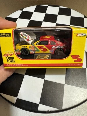 Terry Labonte #5 Kellogg’s 1998 1:64 Diecast Opening Hood & Case! - Image 1 of 4