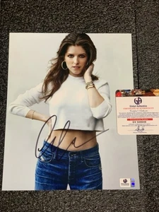 ANNA KENDRICK SIGNED 8x10 PHOTO TWILIGHT PITCH PERFECT TROLLS GAI GA ACOA JSA - Foto 1 di 2