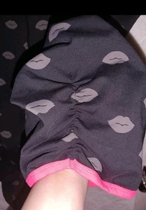 Torrid active crop leggings with Lips Graphics 4X - Picture 1 of 4