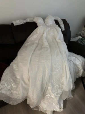 Tangel Off-Shoulder Lace Bridal Dress Gown with Train - Boda - Vestido De novia - Image 1 of 4