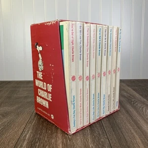 Vintage The World of Charlie Brown HC Flip Book Set of 9 - 18 Titles Peanuts - Imagen 1 de 8