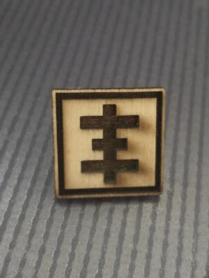 Pin cruz psíquica de madera - grabado láser, 23 mm - TOPY, PTV, gótico, televisión psíquica Foto 1 de 4