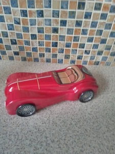 MODELO DE HOJALATA INUSUAL COCHE DE CARRERAS LATA VACÍA LATA DE GALLETAS... RUEDAS ROJAS SE MUEVEN - Imagen 1 de 5
