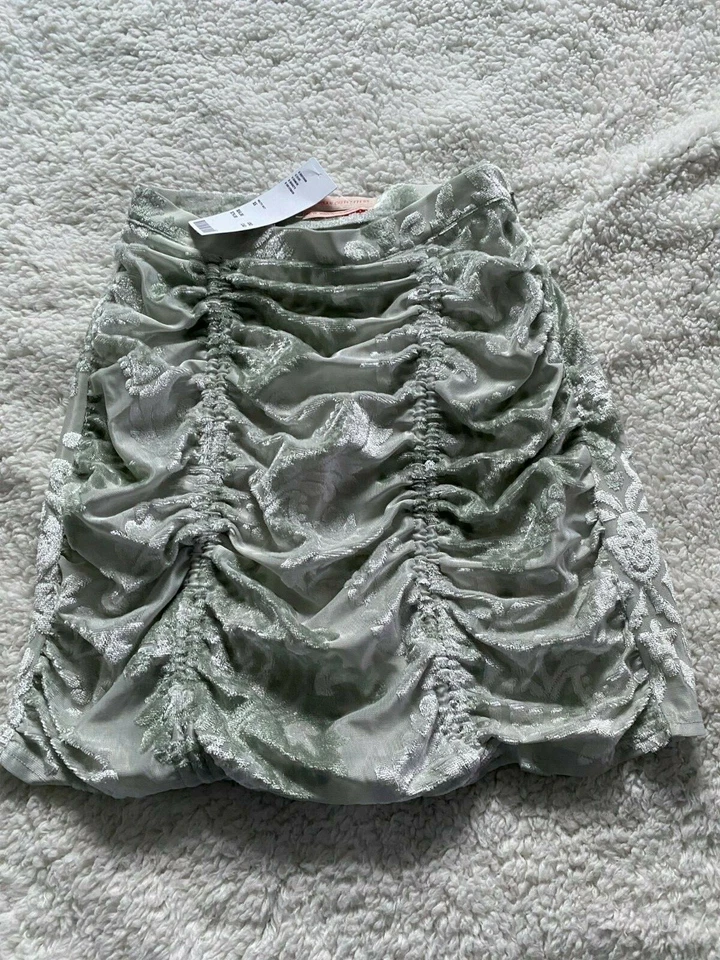 Saia Urban Outfitters feminina floral bordada 1/2 zíper verde tamanho XS - Imagem 1 de 4