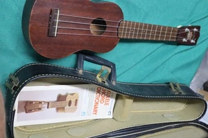 Aloha Royal Ukulele w/CASE NICE - Picture 1 of 9