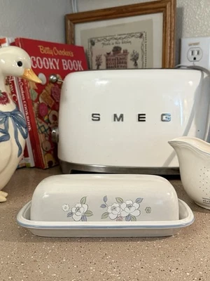 Gorgeous Chantilly Fleur De Lune Floral Butter Dish vintage cottagecore - Image 1 of 4