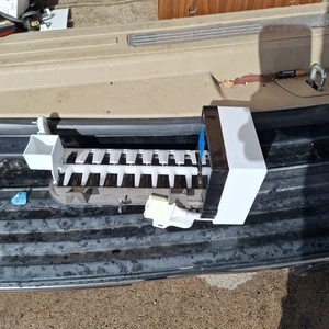 OEM FRIGIDAIRE /KENMORE Ref-r Ice Maker 241798231 241642501 From M# FFSS26140S6A - Picture 1 of 4