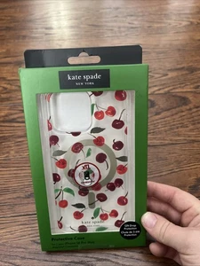 Custodia protettiva Kate Spade New York Apple iPhone 16 Pro Max con MagSafe Cherry - Foto 1 di 4