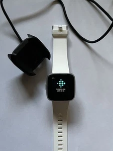 Fitbit Versa - Lite Edition FB415 SC Fitness Smartwatch Activity Tracker Silver - Picture 1 of 5