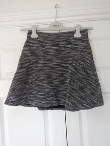 BANANA REPUBLIC BLACK WHITE FLIPPY MINI SKIRT SIZE 6 EXCELLENT CONDITION - Picture 1 of 5