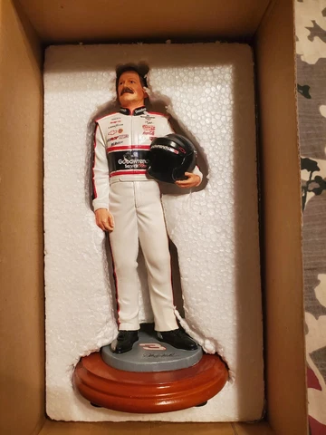 Dale Earnhardt Sr Holding Helmet   Statue by Character Collectibles 2001 (RARE) Cover