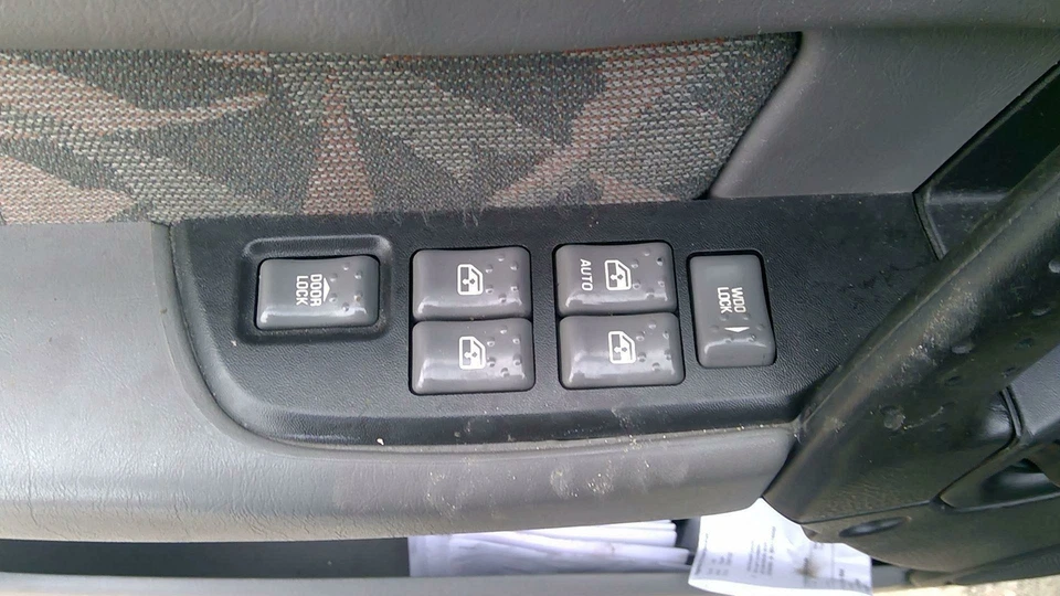 Pontiac Aztek 2003 interruptor de puerta delantero Foto 1 de 1