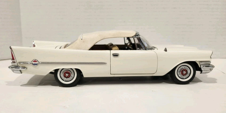 DANBURY MINT 1957 CHRYSLER 300C CONVERTIBLE MODEL 1:24 SCALE DIE CAST  - Image 1 of 4