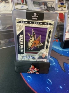 2024-25 Black Diamond Rookie Team Logo Jumbos Josh Doan Auto 16/25 - Picture 1 of 3