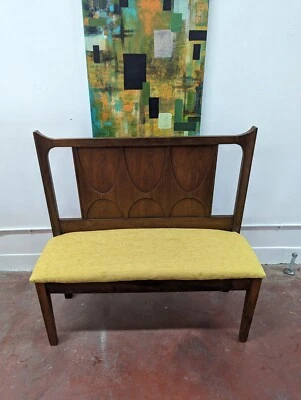 Banco de entrada o comedor Broyhill Brasilia personalizado Foto 1 de 4