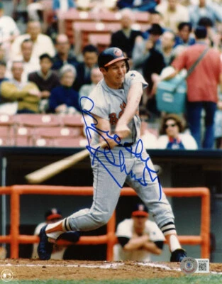 BROOKS ROBINSON SIGNED AUTOGRAPHED 8x10 PHOTO BALTIMORE ORIOLES HERO BECKETT BAS - Image 1 of 2