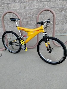 Trek Y11 OCLV Carbon Mountain Bicycle - Picture 1 of 14