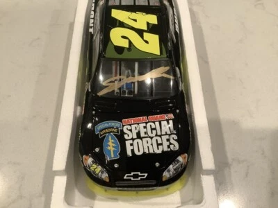 ЛИТАЯ МОДЕЛЬ И КАРТОЧКА СПЕЦНАЗА CHEVY IMPALA NG 2010 С АВТОГРАФОМ ДЖЕФФА ГОРДОНА - Изображение 1 из 4