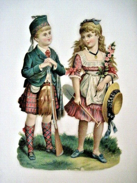 Encantador troquelado vintage de niño escocés con falda escocesa y niña con pala y sombrero*   Foto 1 de 4