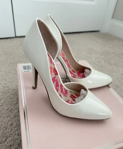 Neu im Karton Juicy Couture Krystal Damen-Pumps Lackleder weiß Größe 6 - Bild 1 von 5