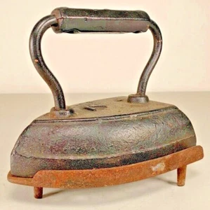 Vintage / Antique Wapak # 7 Cast Iron Sad Iron - Picture 1 of 11