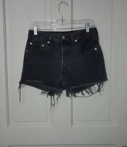 VGC Levi's 501 Women's size 4 Black High Rise Frayed Denim Booty Shorts - Bild 1 von 11