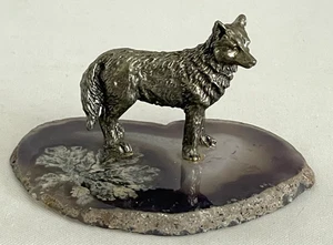 Zinn Wolf Figur auf poliertem lila Scheibe Achat Stein - Bild 1 von 4