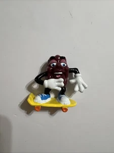 Vintage Applause California Rosine Figur auf einem gelben Skateboard - Bild 1 von 3