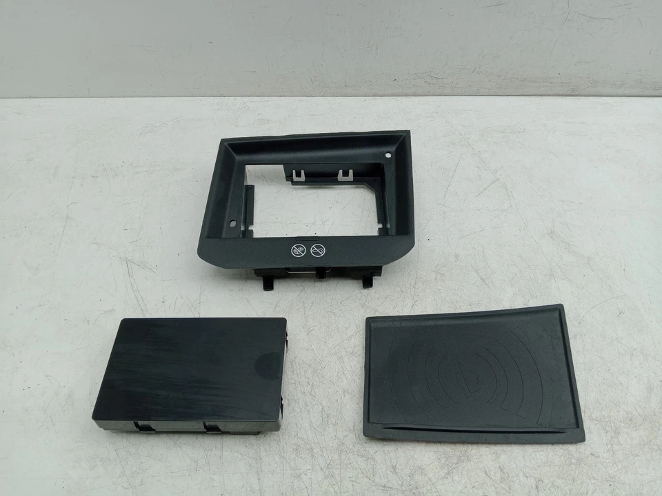 PEUGEOT 3008 WIRELESS PHONE CHARGER 9813403280 MK2 2016-2024 - Image 1 of 4