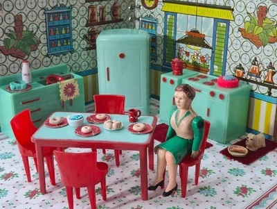 ¡Raro! Casa de muñecas PLASCO VERDE JADITA 9 piezas cocina, muñeca madre Renwal, extras Foto 1 de 4