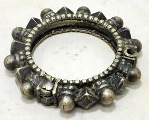 Laiton Antique Rond Bébé Bracelet Original Ancien Main Crafted Gravée - Picture 1 of 6