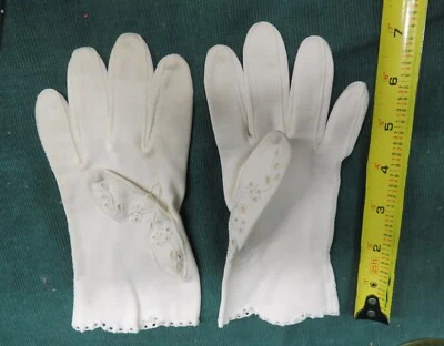 Guantes Blancos Infantiles De Colección, Vestir Con Bordados y Trabajo Abierto - Muy Pre Foto 1 de 4