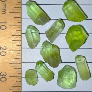 Lote de piedras rugosas sueltas de peridoto cristales paquete natural Olivino Forsterita 25ct - Imagen 1 de 6