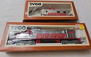 HO Scale Tyco, Diesel Locomotive, Silver Streak, Silver & Red, #4301 - Picture 1 of 11