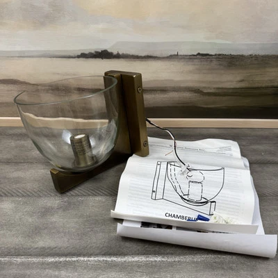 Aplique de metal Pottery Barn Chamberlin luz latón caído raspado con hardware OB Foto 1 de 4