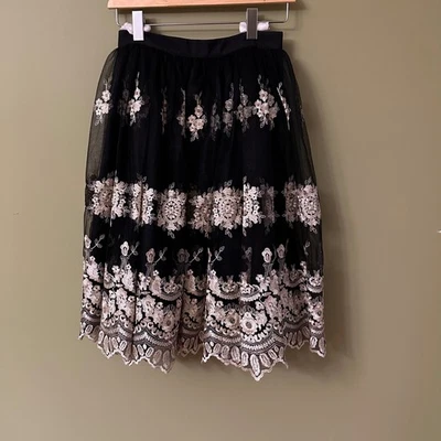 Alice & Olivia Justina Embroidered Tulle Skirt Sz 8 Gold Floral Embroidered Lace - Image 1 of 4