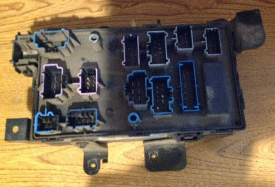 Ford F250 Super Duty 2005 2006 2007 fusible unión bcm caja relé 6C3T-14A067-AD Foto 1 de 4