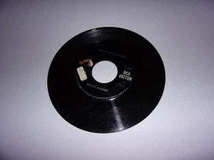 Waylon Jennings: Walk On Out Of My Mind / Julie / 45 Rpm / 1968 / RCA 9414 - Picture 1 of 2