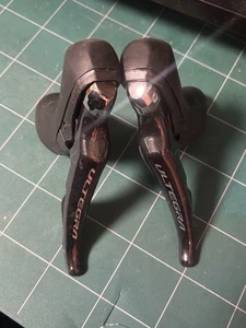 Shimano Ultegra ST-R8020 2S Shifters Left & Right set Road Bike Hydraulic Used - Picture 1 of 5