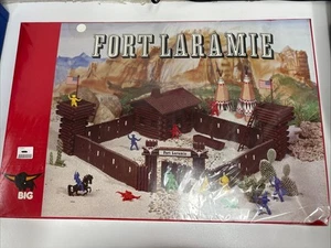 De colección Años 70 Play Big FORT LARAMIE ~ Hecho en Alemania ~ NUEVO SELLADO - Imagen 1 de 14