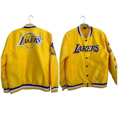 NBA Los Angeles Lakers Auténtica Chaqueta Universitaria Amarilla Satinada Para Hombre Botón Mediano Foto 1 de 4