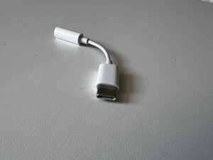 Genuine Apple USB-C to 3.5mm Headphone Jack Adapter White - Zdjęcie 1 z 4