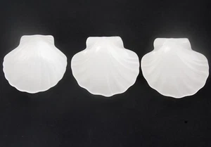 3 Vintage Wedgwood Of Etruria & Barlaston 6" White Clam Shell Soap Dish England - Picture 1 of 12